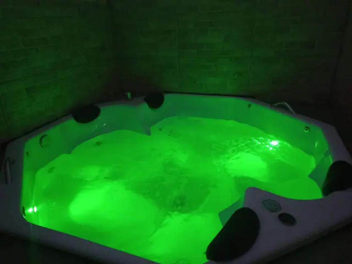Casa Com Spa De Hidro, Aquecedor E Cromoterapia A 1,0 Km Do Centro ชาปาดา ดอส กิมาไรส์ ภายนอก รูปภาพ