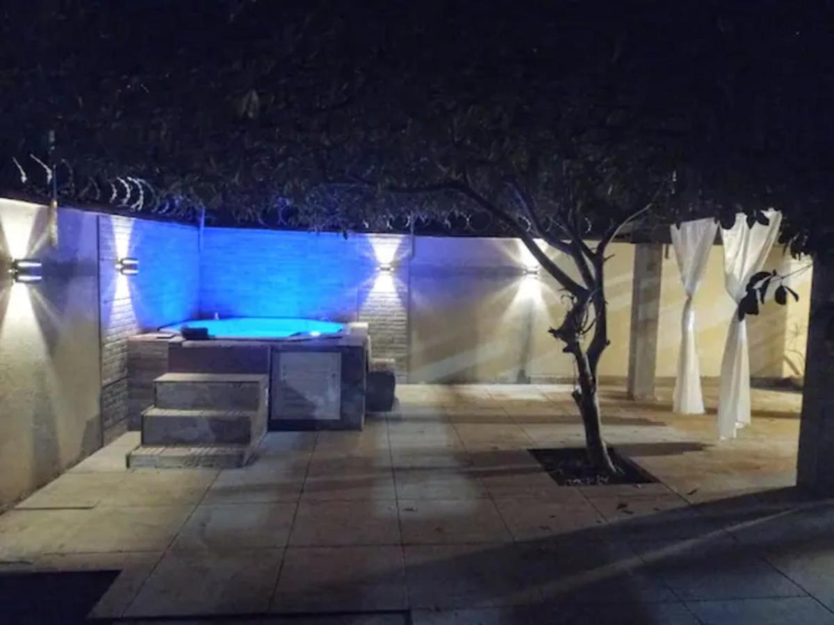 Casa Com Spa De Hidro, Aquecedor E Cromoterapia A 1,0 Km Do Centro ชาปาดา ดอส กิมาไรส์ ภายนอก รูปภาพ